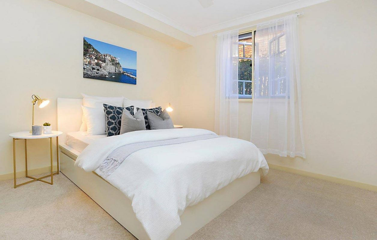 Guest bedroom renovated in a Holland Park home